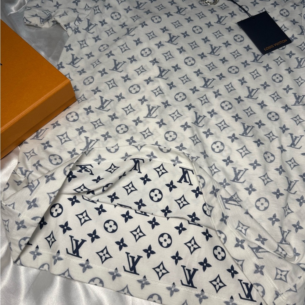 Louis Vuitton Escale Monogram Printed T-Shirt - Picture 6 of 16